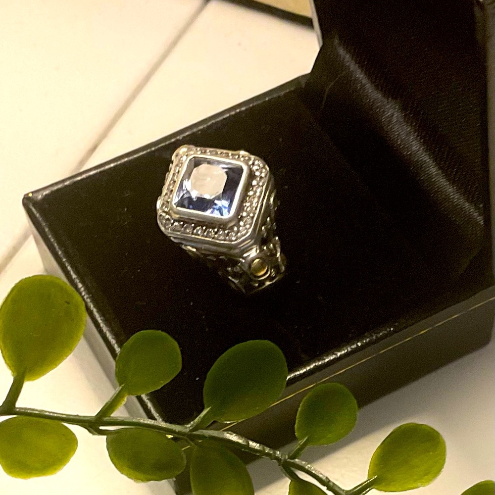 John Hardy Topaz Batu. Sky Blue w/ Diamonds. Size 6   Excellent.
